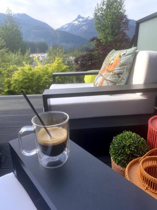 Mountain Serenity Meets Luxury Squamish Exterior foto