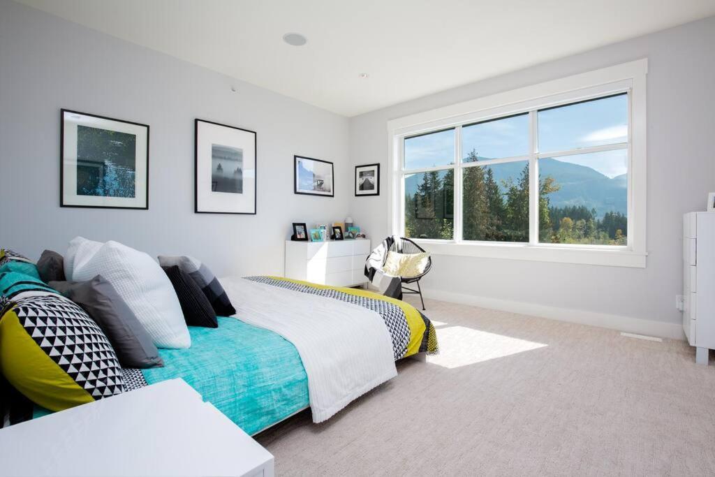 Mountain Serenity Meets Luxury Squamish Exterior foto