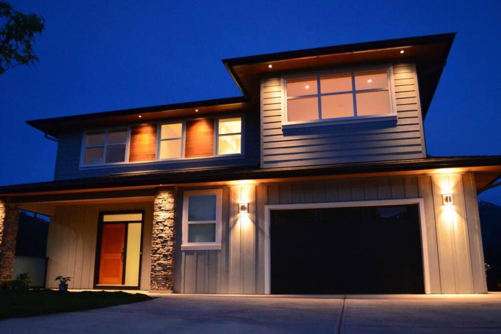 Mountain Serenity Meets Luxury Squamish Exterior foto