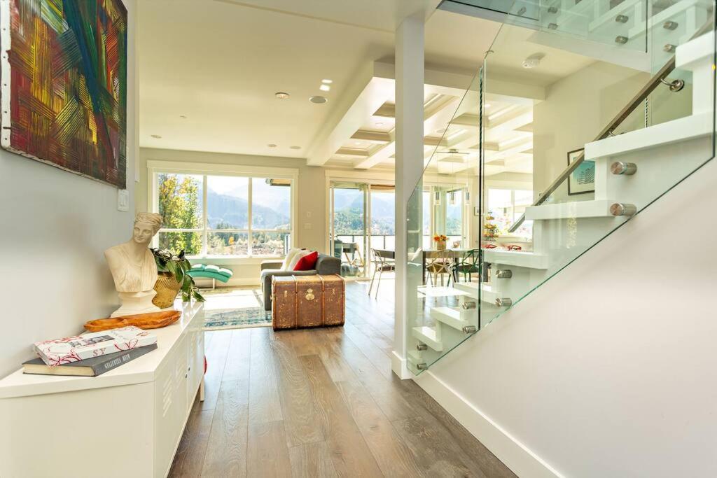 Mountain Serenity Meets Luxury Squamish Exterior foto